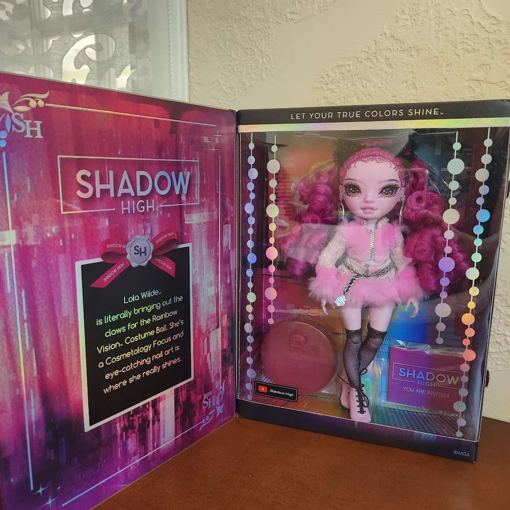 Rainbow Vision COSTUME BALL Shadow High – Lola Wilde (Pink) Fashion Doll